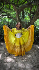 Conjunto C12 – Saia rodada amarela, creme e branca – vista frontal