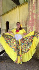 Conjunto C18 – Saia rodada amarela e branca – vista frontal