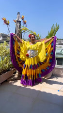 Conjunto C19 – Saia rodada amarela, laranja e roxa – vista frontal