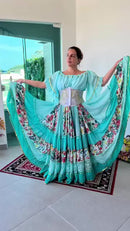 Conjunto C202 – Azul turquesa, branco e rosa – vista frontal