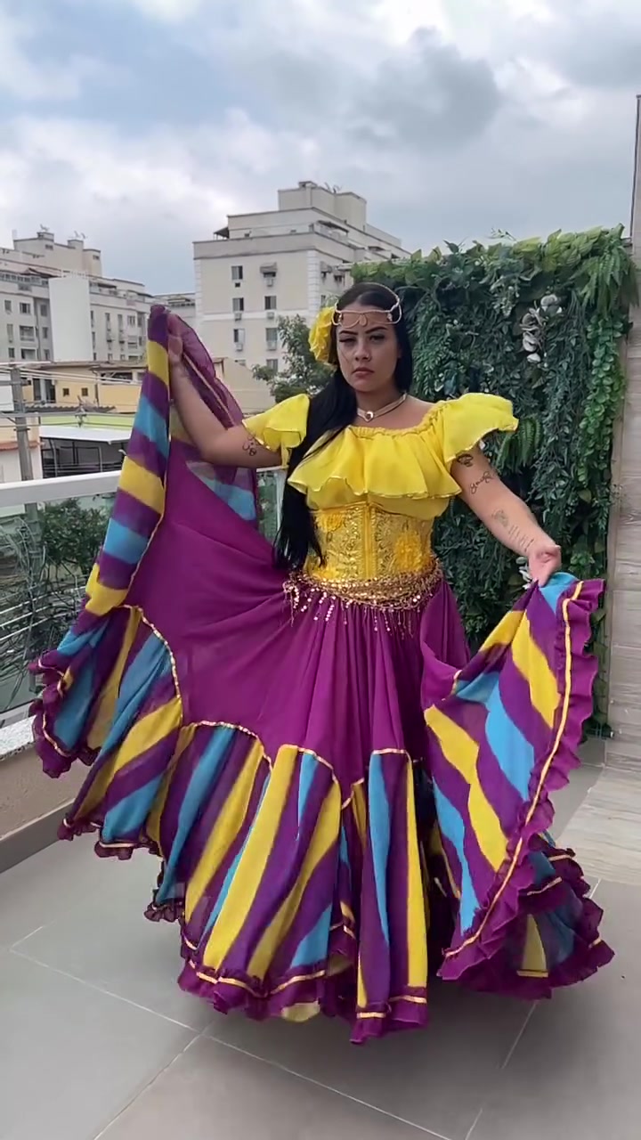 Conjunto C141 – Roxo, amarelo, turquesa e rosa – vista frontal