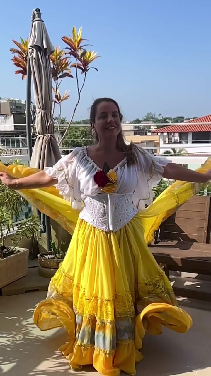 Conjunto C105 – Amarelo e branco – vista frontal