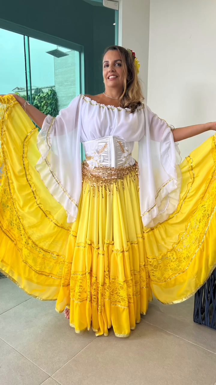 Conjunto C40 – Amarelo e branco – vista frontal