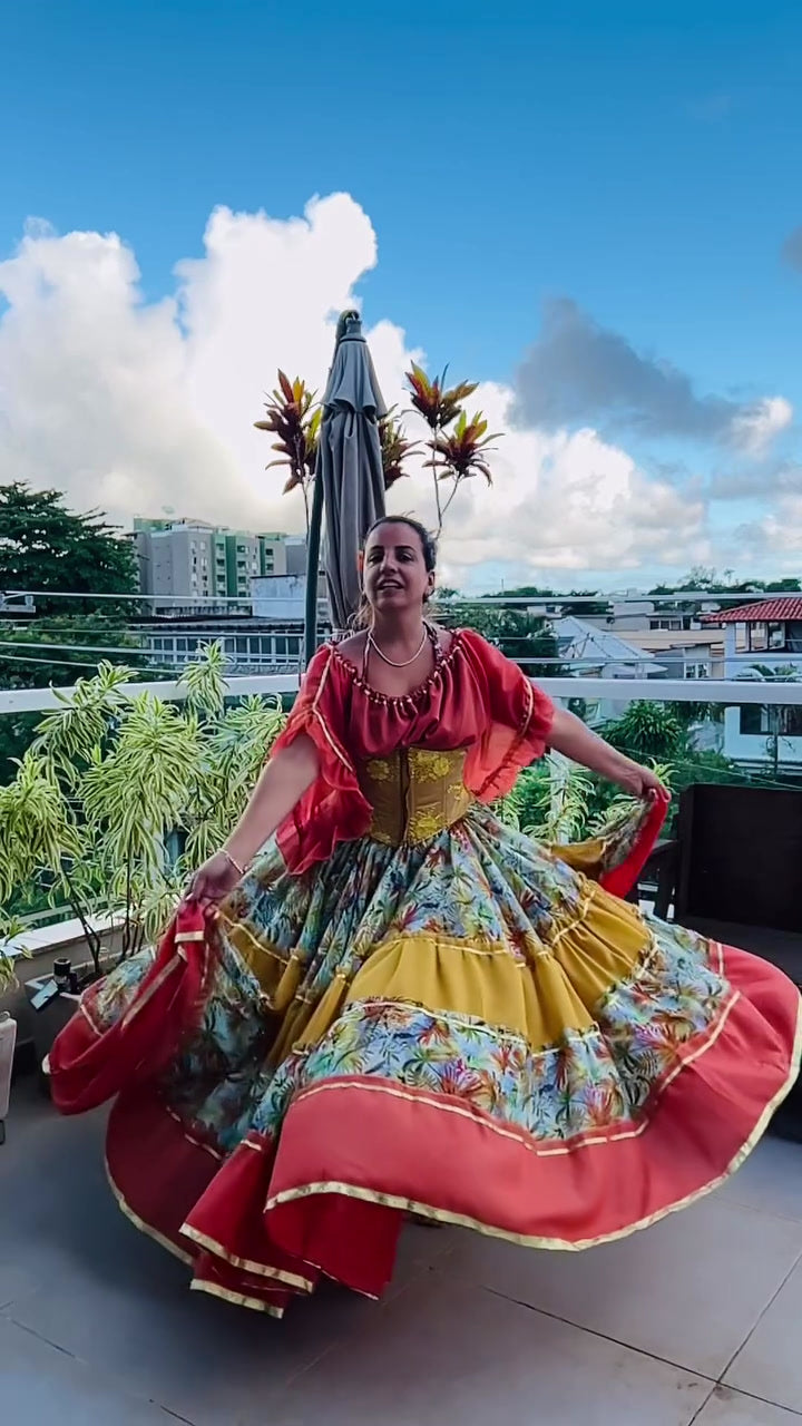 Conjunto C29 – Saia rodada coral, amarela e vermelha – vista frontal