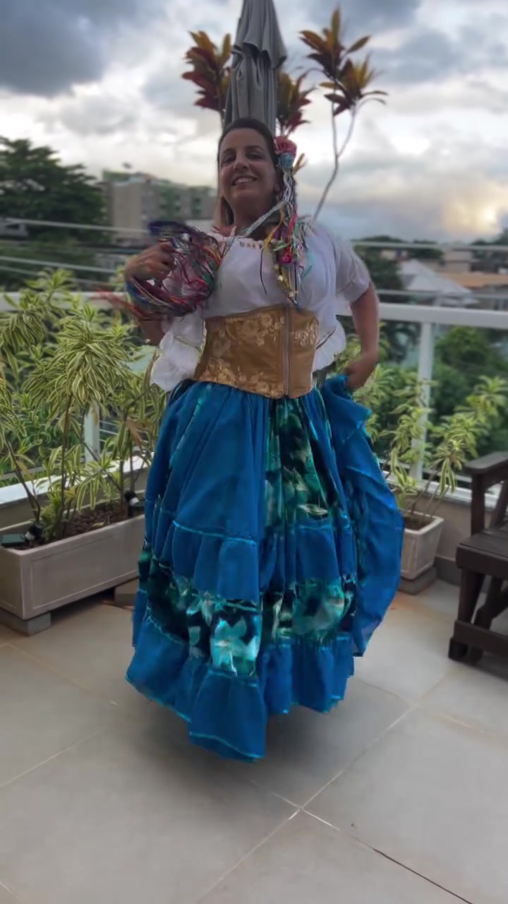 Conjunto C76 – Azul petróleo, turquesa, azul e branco – vista frontal